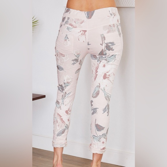 NWT Venti6 super stretchy, super comfortable pink & mauve floral crinkle joggers - Picture 2 of 4